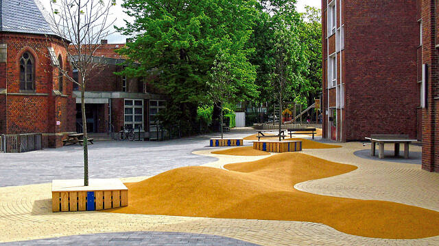 Moderne Schulhofgestaltung