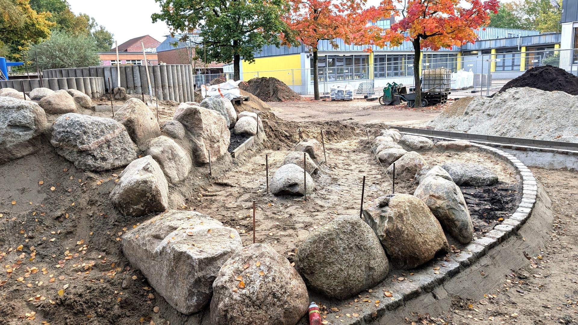 251009 Grundschule Heidberg Norderstedt-Sanierung 6 Grundschule Heidberg Norderstedt – Baufortschritt Tobehügel, Oktober 2025